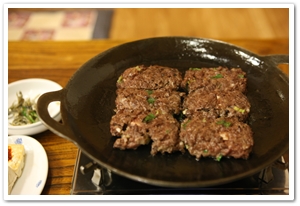 2620067201011003k_Tteokgalbi (Grilled Short Rib Meat Patties).jpg